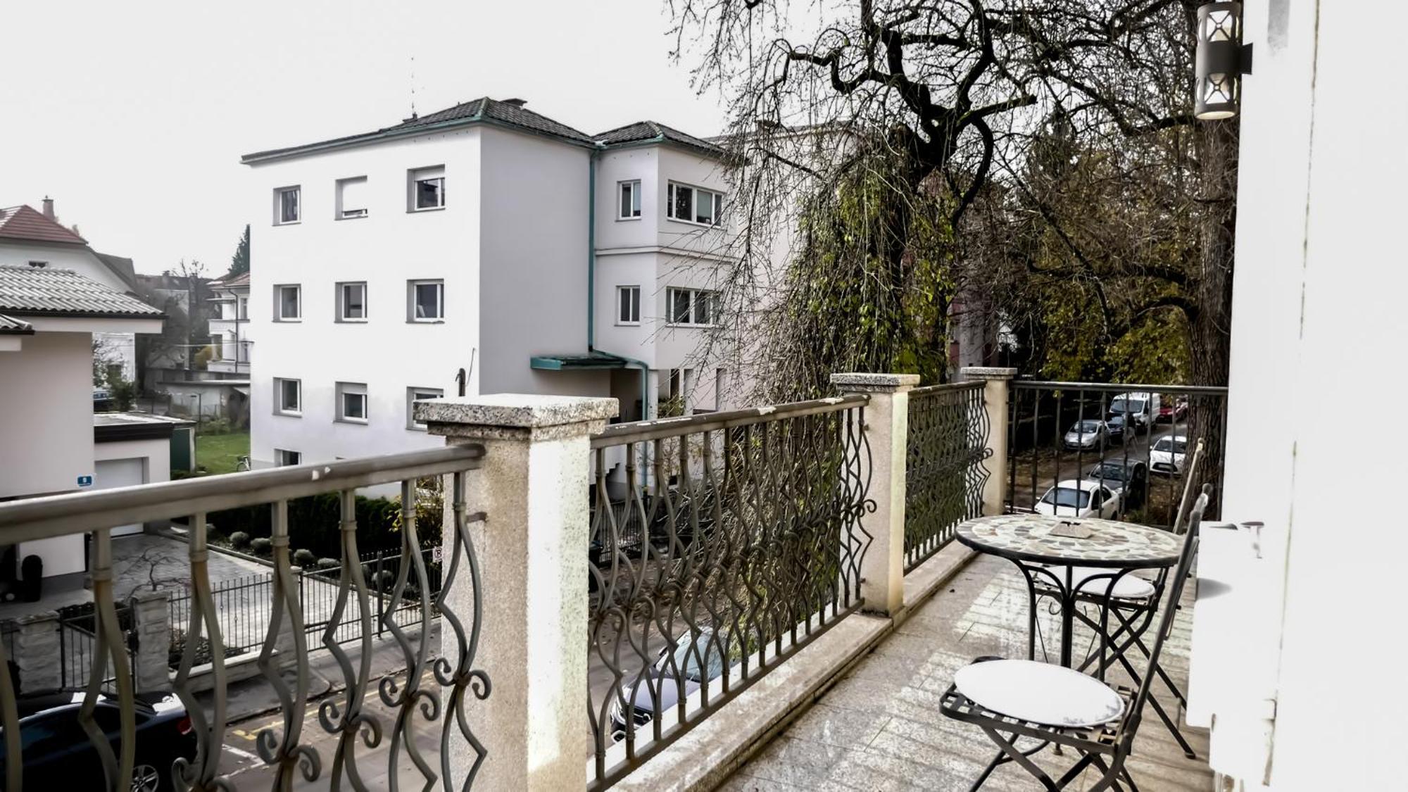 Majda Elegant With Prime Location And Parking *