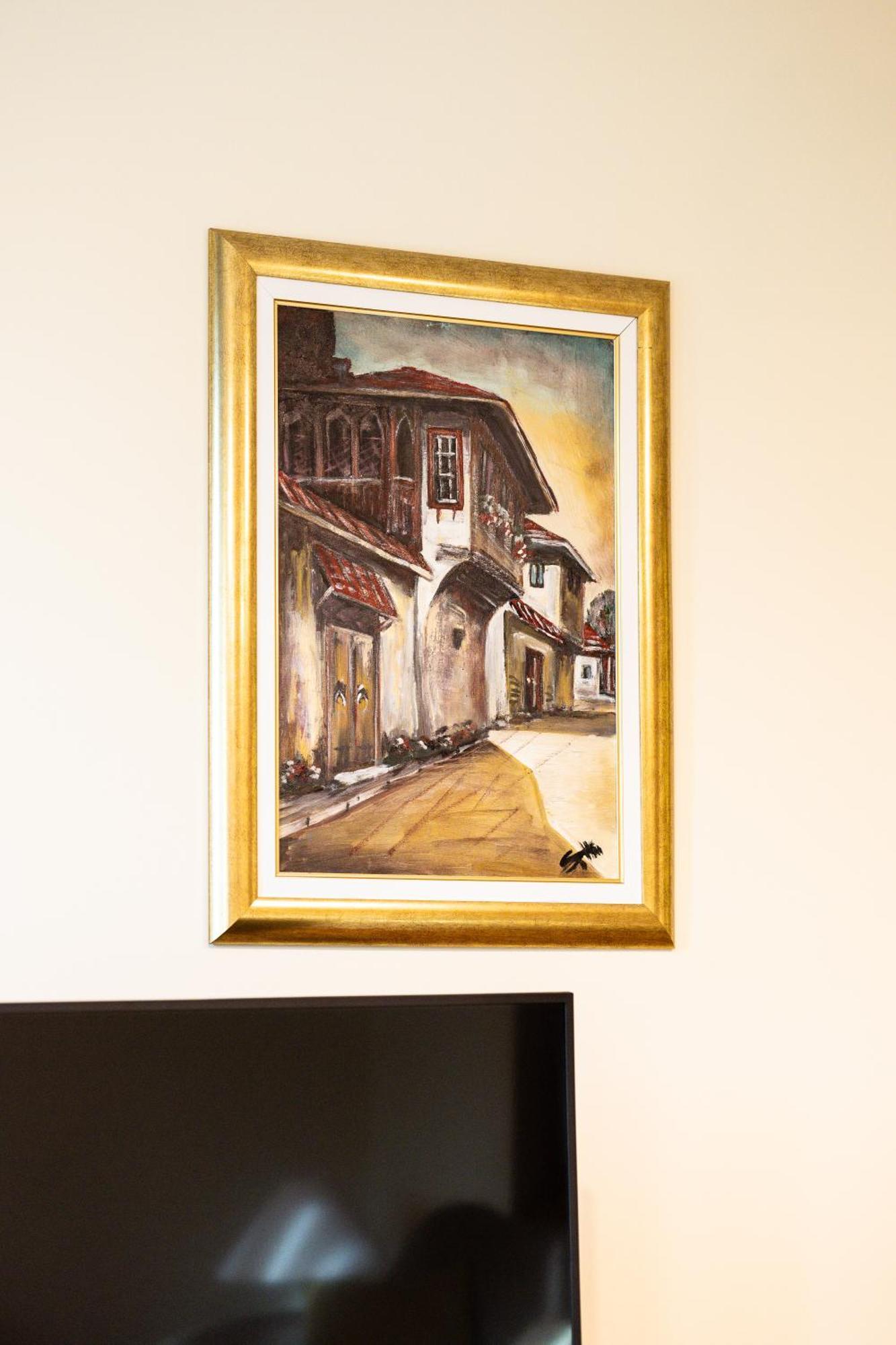 Majda Elegant With Prime Location And Parking *